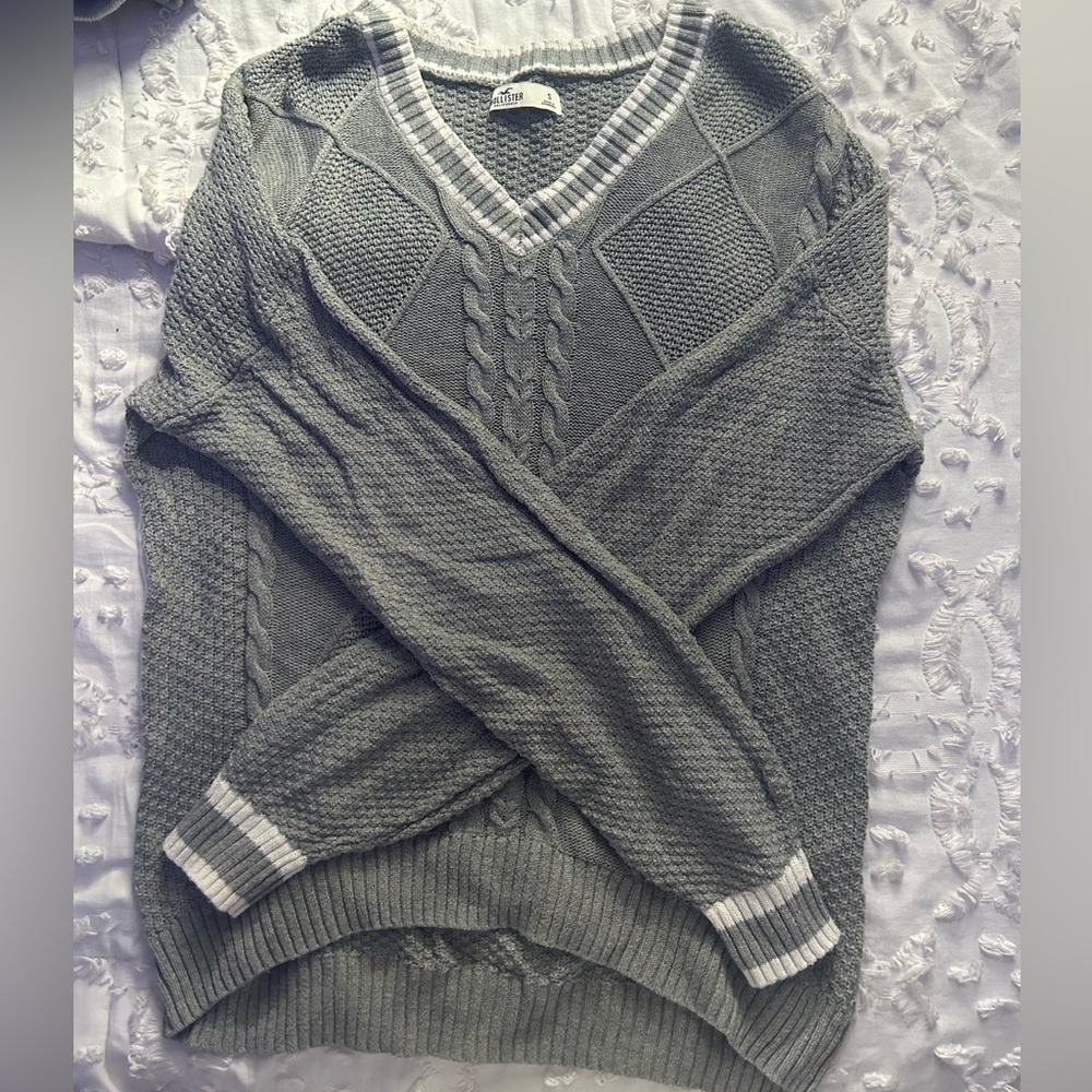 grey hollister v-neck cardigan